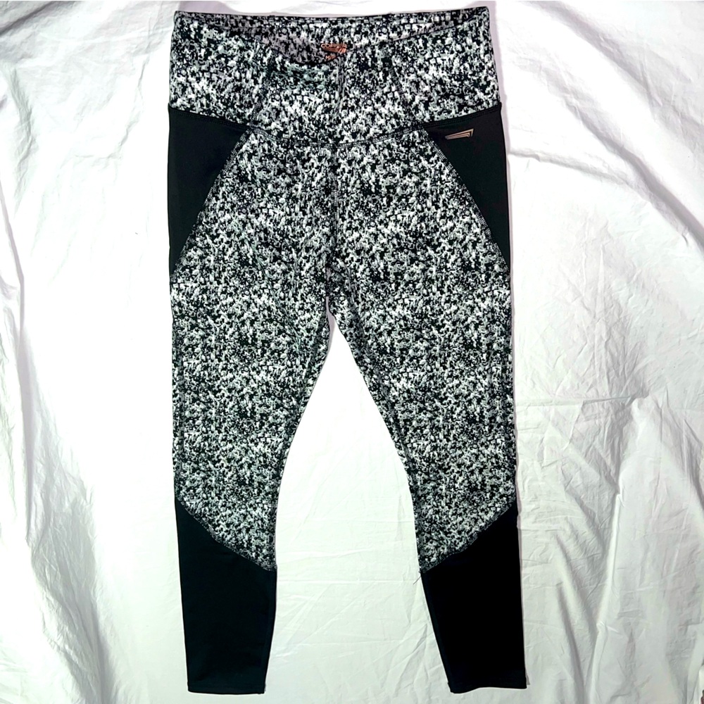 NWOT Copper Fit - black&white print high-rise compression leggings